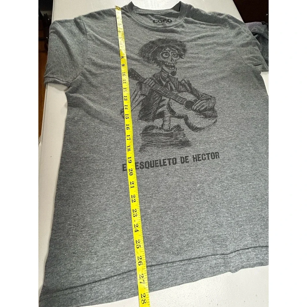 Disney Pixar Coco DE ESQUELETO  DE HECTOR SkeletonW/Guitar GRAY T-Shirt Medium M